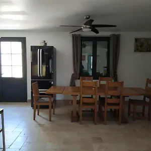 Grand En Face Du Village Villa